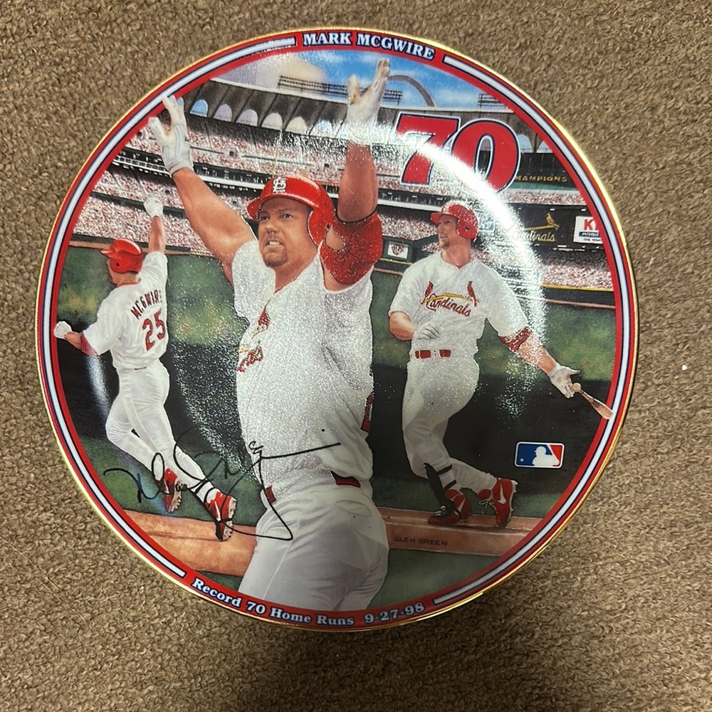 Mark McGwire Home Run Hero Commemorative Plate 70 home runs